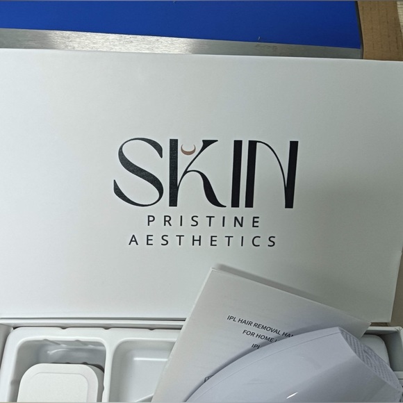 NWB! AT HOME Laser Hair Removal Device in White-IPL SKIN by PRISTINE AESTHETICS - Picture 2 of 6
